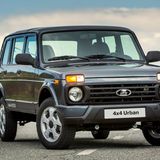 Ob Lada 4x4 oder Lada Taiga, der alte Niva ist eine Offroadlegende. Inzwischen gibt es einen Fünftürer und ein wenig Komfortausstattung, der Wagen ist aber nach wie vor ein rustikales Nutzfahrzeug. Die Preise der verschiedenen Modelle beginnen bei etwa 11.500 Euro - mehr als 15.000 Euro kann man nicht ausgeben. Dafür gibt es sogar eine Sitzheizung für Fahrer und Beifahrer, elektrisch verstellbare und heizbare Außenspiegel - sogar die Stoßfänger sind in Wagenfarbe lackiert.