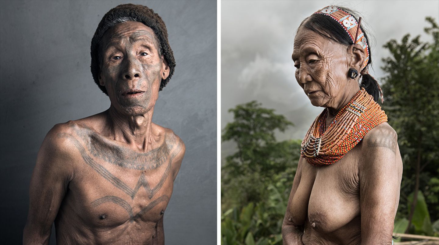 Ein Mann mit seinen Tattoos und eine alte Tätowiererin