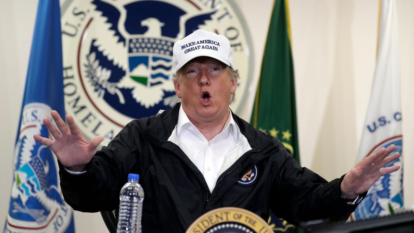 US-Präsident Donald Trump beim Besuch einer Grenzschutzstation in McAllen im US-Bundesstaat Texas