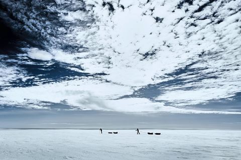 Grönland: Mit Steigeisen und Skiern durch eisige Schönheit