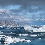 Am Scoresbysund sollen die Männer vom Segelboot abgeholt werden. Erst einmal müssen sie warten