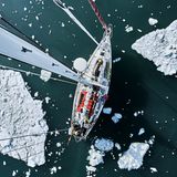 Route durch die Schollen: Da das Nordmeer schon zufriert, muss die Segel-Crew sich beeilen, um nicht vom Packeis gestoppt zu werden