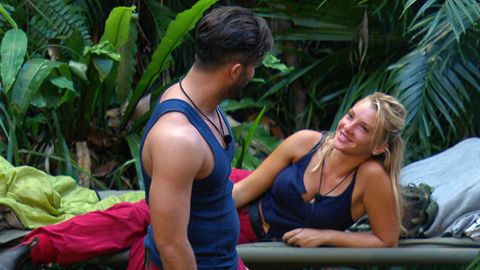 Die sexuelle Spannung zwischen Domenico und Evelyn war bereits an Tag 1 im Dschungel nur schwer zu leugnen