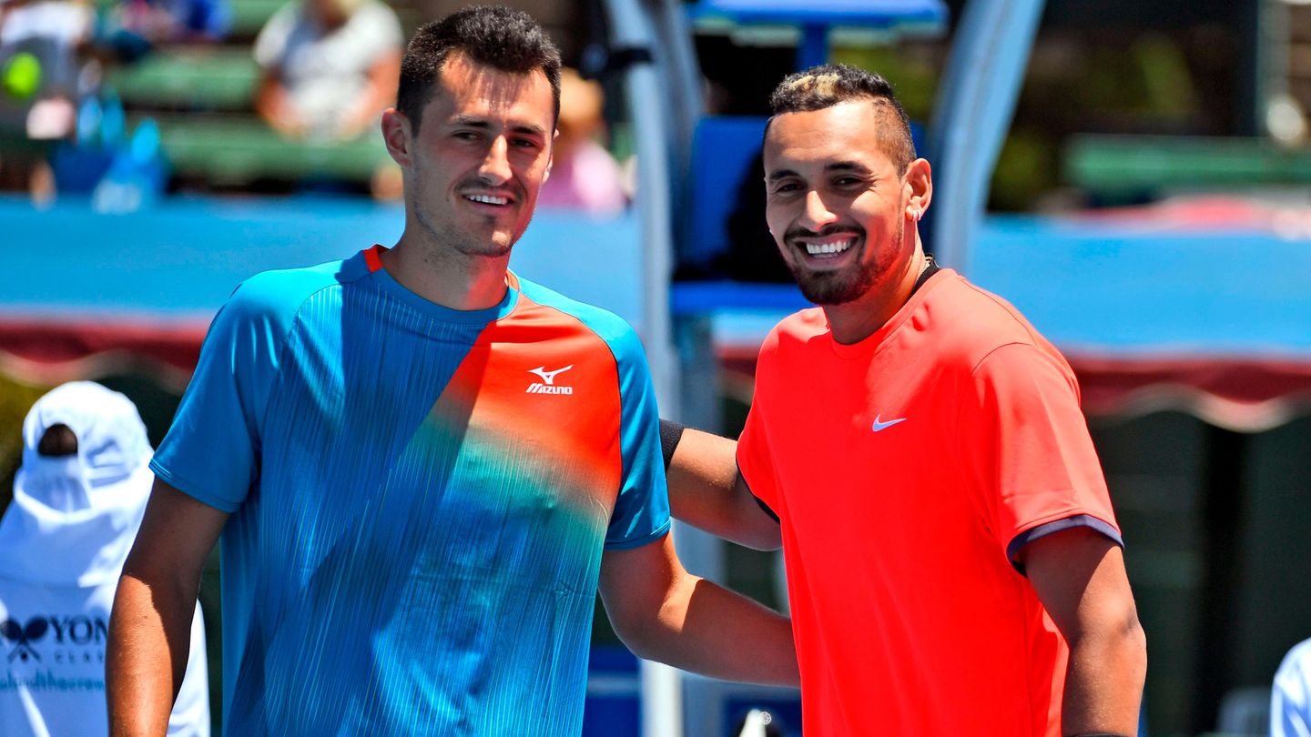 Die Australier Bernard Tomic (l.) und Nick Kyrgios spielten beim "Kooyong Classic" gegeneinander