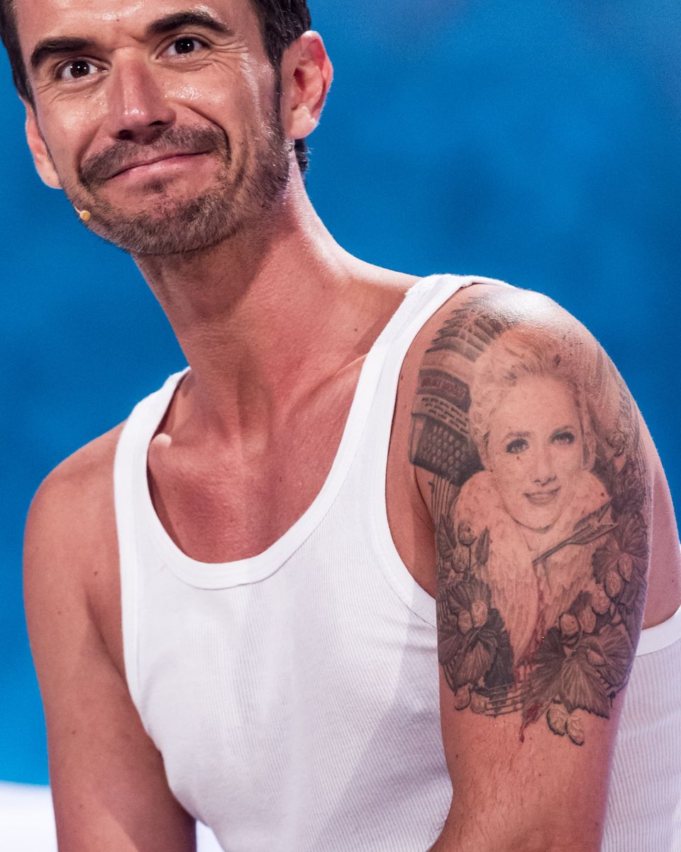 Florian Silbereisen präsentiert 2015 die TV-Livesendung "Die Besten im Sommer" und zeigt sich dabei im weißen Unterhemd Florian Silbereisen präsentiert 2015 die TV-Livesendung "Die Besten im Sommer" und zeigt sich dabei im weißen Unterhemd