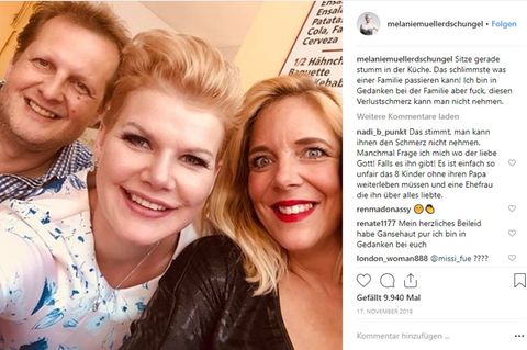 Melanie Müller lacht mit Jens und Daniela Büchner in die Kamera