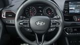 Über zwei Knöpfe am Lenkrad werden im Hyundai i30 Fastback N die Fahrprogramme gewählt
