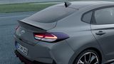 Der Heckspoiler ist in den Kofferraumdeckel integriert beim Hyundai i30 Fastback N