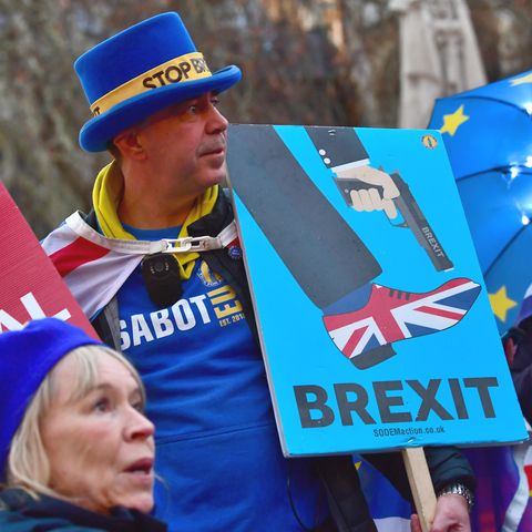 Demonstranten vor dem Parlament in London