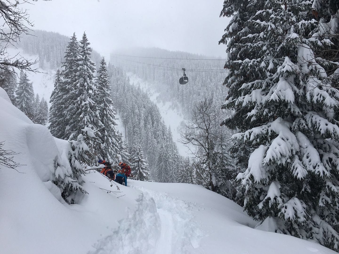 Rettung eines Snowboarders bei Zell am See