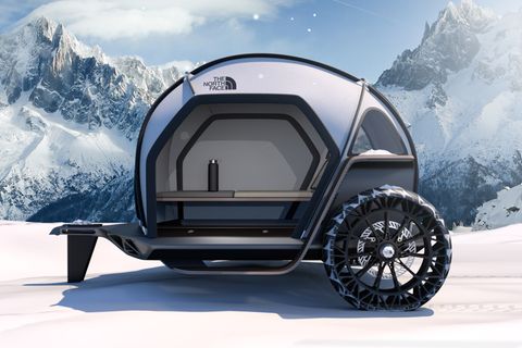 Der kleine Trailer bietet einen Schlafplatz, der sich zur Couch umbauen lässt.