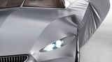 An der Tür des Roadsters ist der Faltenwurf des Stoffs zu erkennen. Das Fahrzeug hat kaum noch Außenfugen.