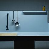 Besondere Erwähnung: Kompaktküche "SPL 3650"  Von Schneiden über Kochen bis Spülen - Peter Sorgs Küchenlabor für Mikro-Apartments fasst alle Arbeitsvorgänge auf engstem Raum zusammen. Rück- und Seitenwände schützen die Umgebung vor Spritzern, dank des fugenlosen Designs lässt sich das Ganze einfach reinigen.