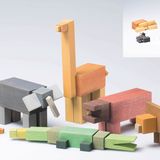 Dritter Platz: "A Day at Zoo"  Als "Accessoires für jeden", nicht nur für Kinder, würdigt die Jury Julian Martickes Holzbausteine, die sich mittels Magneten zu Tieren oder Fabelwesen zusammensetzen lassen. Die Figuren eigneten sich sowohl für den Spielteppich im Kinderzimmer als auch als Deko für den Esstisch oder das Büro.