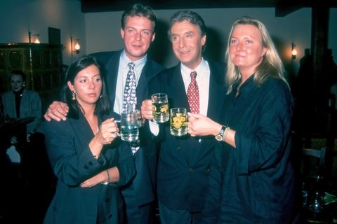 Peter Alexander (2.v.re.), Tochter Susanne (r.), Sohn Michael und Schwiegertochter Rafaela Alexander-Neumayer im Jahr 1994 nach einer Ausstrahlung der "Peter Alexander Show" in Wien.