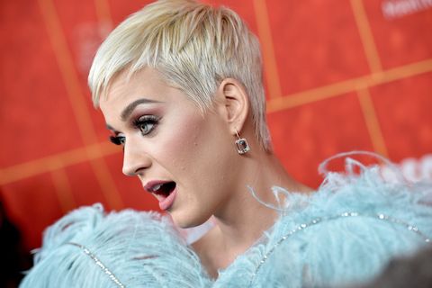 Katy perry - schulverweis - sex mit baum