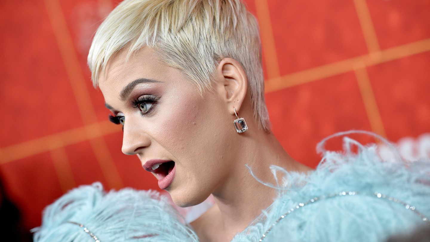Katy perry - schulverweis - sex mit baum