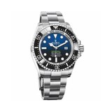 Kategorie Sport      Gewinner: Oyster Perpetual Sea-Dweller Deepsea von Rolex  Dank eines raffinierten Heliumventils sind mit dieser Uhr große Tauchtiefen möglich. Der Farbverlauf des Zifferblattes ist inspiriert von James Camerons Tauchgang auf den Grund des Marianengrabens.  Das sagt die Jury: "Ein absoluter Favorit im Portfolio der Marke und natürlich auch an Land ein gelungenes Highlight. Dabei betont professionell, robust und solide samt coolem Farbverlauf auf dem Zifferblatt. Mut und Perfektion als Uhr gewordene Symbiose."  Basisdaten: Oystersteel/Edelstahl (Gehäuse), 44mm Durchmesser, wasserdicht bis 3.900m, 70 Stunden Gangreserve.  Preis: circa 11.450 Euro.