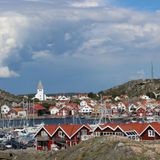 Schweden: Gotland  Kleine Kreuzfahrtschiffe steuern den Hafen von Visby an, der Hauptstadt der Provinz Gotlands und der gleichnamigen Insel. Nach Fertigstellung des neuen Terminals im Frühjahr 2018 können hier sogar zwei bis zu 340 Meter lange Schiffe festmachen. Die alte Hanse- und Unesco-Welterbestadt mit ihrer historischen Stadtmauer und den mittelalterlichen Bauten lässt sich bequem bei einem Spaziergang entdecken.  Infos: http://gotland.com