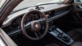 Das Cockpit ist deutlich entschlackt