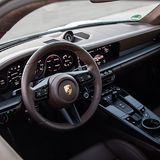 Das Cockpit ist deutlich entschlackt