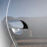 Beim Öffnen der Türen sind die versenkbaren Knöpfe fummelig