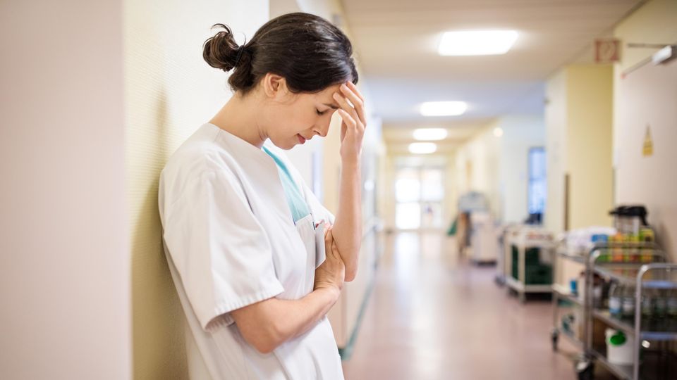 Care Klima Index: Pflegende sind mit Situation in ihrer Branche unzufrieden