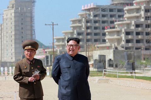 Im Mai 2018 veröffentlichte Aufnahme: Kim Jong Un inspiziert den Bau des Resorts im Gebiet von Wonsan-Kalma