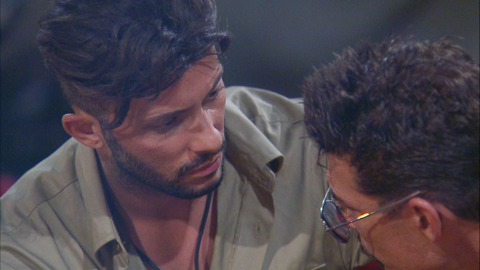 Dschungelcamp 2019: Domenico und Chris beim Gespräch am Lagerfeuer Domenico und Chris beim Gespräch am Lagerfeuer
