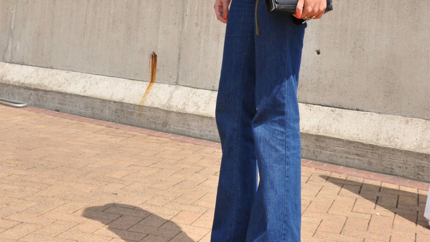 Palazzo Jeans   Weites, langes Bein und hoher Bund: die Palazzo Jeans ist ein absoluter Figurschmeichler und gehört 2019 in jeden Kleiderschrank. Perfekt gestylt ist die Jeans mit hohen Schuhen, denn so kommt der Schnitt am besten zur Geltung.