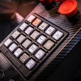 Die Mittelkonsole würde auch in jedes Raumschiff passen