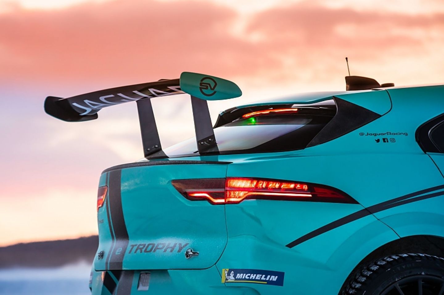 Der Jaguar I-Pace eTrophy hat 294 kW / 400 PS
