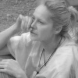 Doreen hingegen verdrückt während der Nachtwache mit Leila einige Tränen. Die 44-Jährige reflektiert ihr angeblich "verkorkstes Leben" und sagt, dass sie immer die falschen Männer anziehe, "nur so Arschlochtypen".