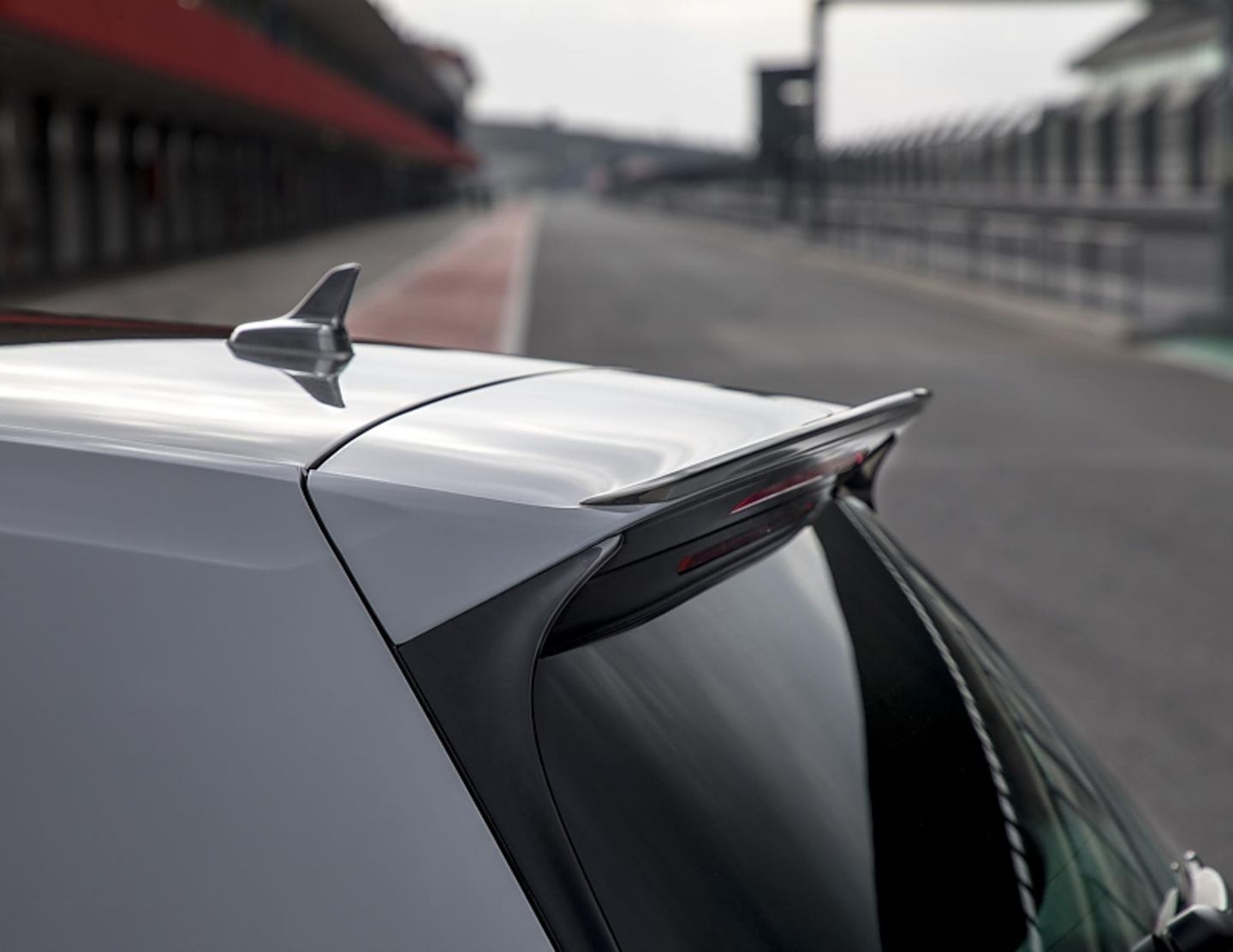VW Golf GTI TCR - kecker Dachkantenspoiler