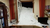Ramsau, Österreich. Schneemassen bahnen sich den Weg in das Innere eines Hotels. Eine nächtliche Lawine hat in Ramsau in Österreich ein Hotel getroffen, die 60 Gäste und Angestellten konnten nach Angaben der Polizei vom Dienstagmorgen das Gebäude unverletzt verlassen.