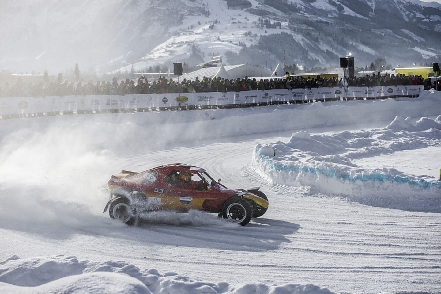 Die Teilnehme traten beim Ice GP Race in verschiedenen Klassen an: auch Buggys waren dabei