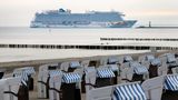 Deutschland: Warnemünde  Warnemünde ist einer der wichtigsten Kreuzfahrtorte in der Ostsee. Die Hafenstadt vor den Toren der Hansestadt Rostock gilt auch als Ausgangspunkt für Gäste, die von weit her kommen, um von hier aus Berlin als Tagesausflug per Bus zu besuchen.