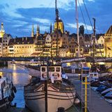 Polen: Danzig  Die großen Kreuzfahrtschiffe machen in Danzigs Nachbarstadt Gdingen - auf Polnisch Gdansk - fest. Zusammen mit dem Seebad Sopot gibt es hier in der Danziger Bucht viel Historisches zu entdecken, wie die Altstadt von Danzig, das Solidarność-Zentrum und das neue Museum des Zweiten Weltkrieges.