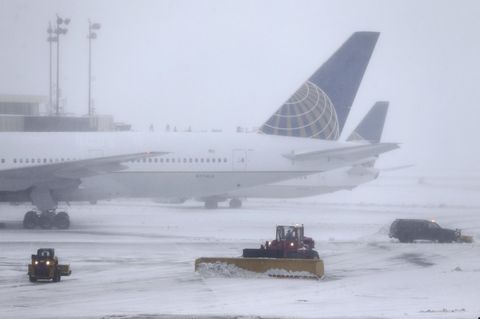 United-Airlines-Flugzeug im Schnee