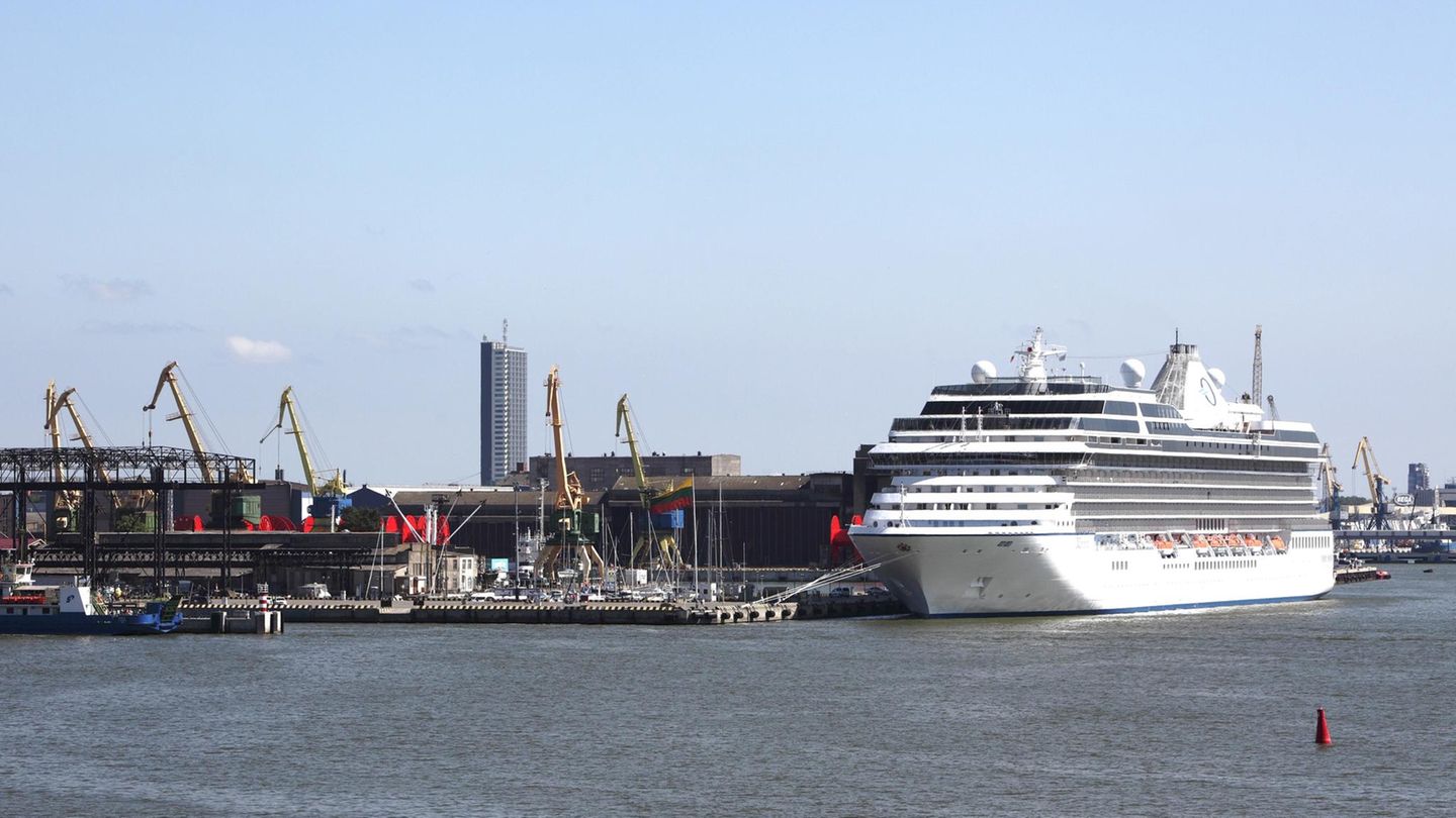 Mare Baltikum: Litauen: Klaipėda Klaipėda ist die drittgrößte Stadt Litauens und der größte Ostseehafen des Landes. Die Stadt mit ihren alten Fachwerkhäusern liegt an den Ufern des Danė-Flusses und eignet sich auch für Tagesausflüge ins Landesinnere, zu den Städten Kaunas und Vilnius, der Hauptstadt Litauens. Litauen: Klaipėda Klaipėda ist die drittgrößte Stadt Litauens und der größte Ostseehafen des Landes. Die Stadt mit ihren alten Fachwerkhäusern liegt an den Ufern des Danė-Flusses und eignet sich auch für Tagesausflüge ins Landesinnere, zu den Städten Kaunas und Vilnius, der Hauptstadt Litauens.