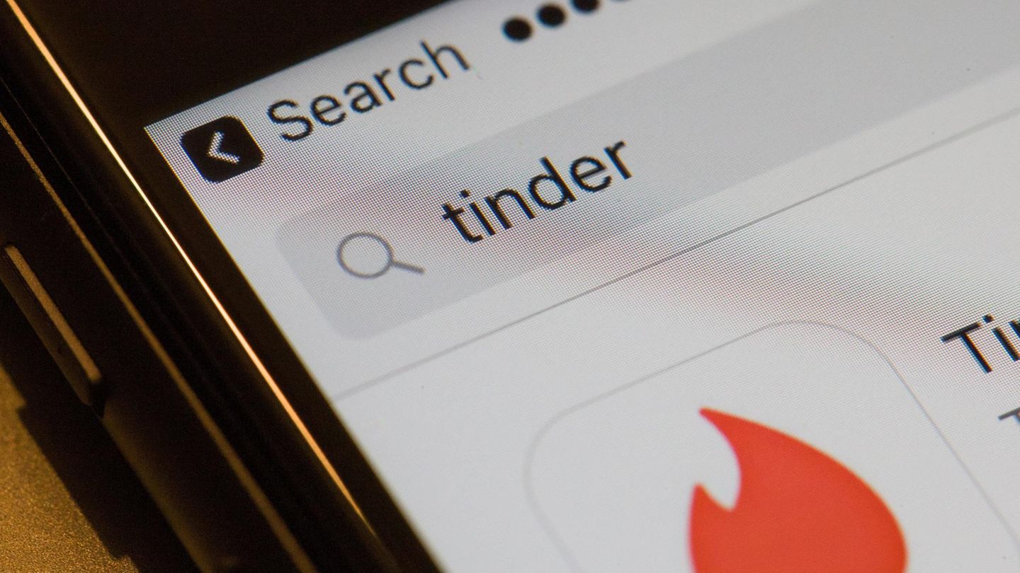 Tinder-App auf einem Smartphone