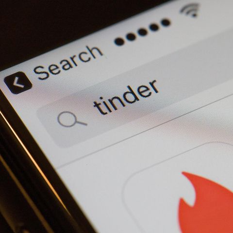 Tinder-App auf einem Smartphone