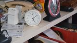 Blick in die "heiligen Hallen" – ins Requisitenzimmer. Dies ist der Wecker, der in der "Drei ???"-Folge "Der seltsame Wecker" zu hören ist.