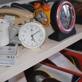 Blick in die "heiligen Hallen" – ins Requisitenzimmer. Dies ist der Wecker, der in der "Drei ???"-Folge "Der seltsame Wecker" zu hören ist.