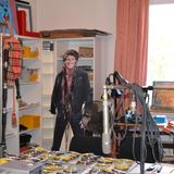 In der Ecke des Requisitenraums wird David Hasselhoff zum Tonband-Ständer