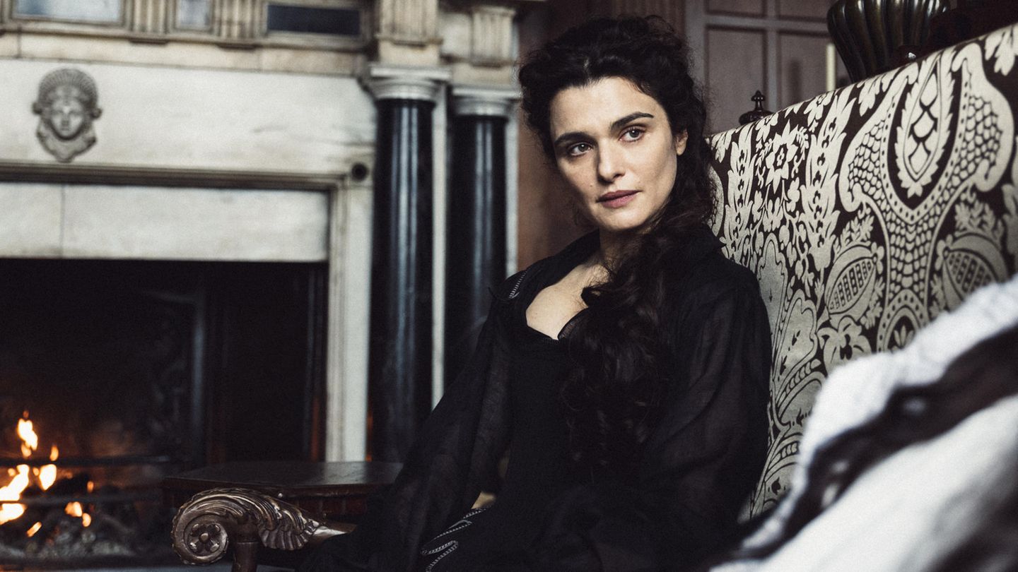 Rachel Weisz in "The Favourite"