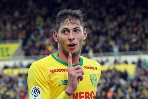 Emiliano Sala an Bord: Flugzeug mit Fußballprofi vom Radar verschwunden
