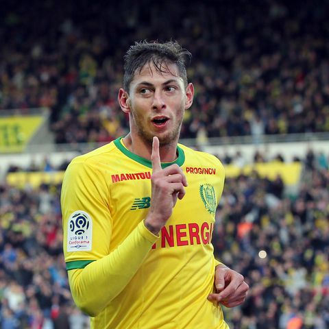 Emiliano Sala an Bord: Flugzeug mit Fußballprofi vom Radar verschwunden