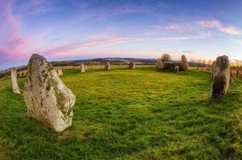 Dieser Steinkreis in Aberdeenshire ist echt und damit Jahrtausende alt - anders als die Replik in Leochel-Cushnie, die in dem weiter unten stehenden Tweet zu sehen ist