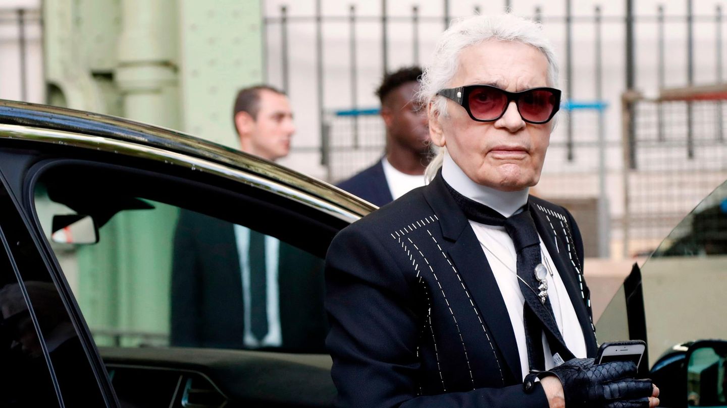 Karl Lagerfeld Fehlte Bei Der Chanel Modenschau In Paris Stern De